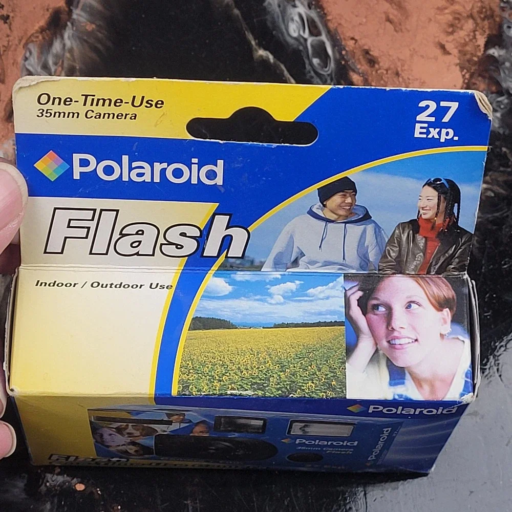 Polaroid Flash One Time Use‎ 35mm Camera 27 Exp Flash expired 01/07